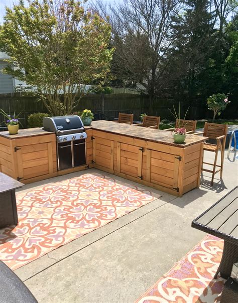 Outdoor kitchen/ grill station | Outdoor kitchen patio, Outdoor decor