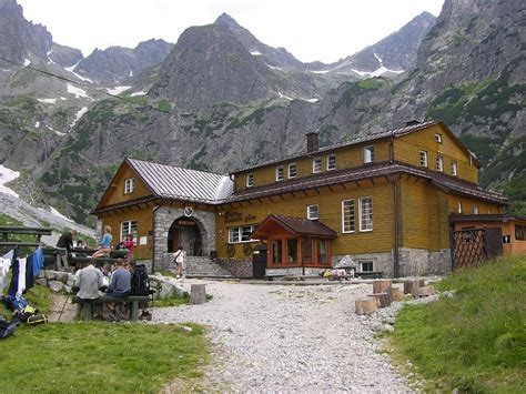 Schon bei der anreise spüren gäste des landes die aufbruchstimmung. Urlaub/2007 Hohe Tatra (Slowakei)/Hütte am grünen See/dscn4800