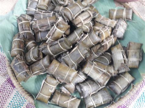 Es kelapa muda adalah minuman segar yang terbuat dari daging kelapa dan air kelapa yang sangat nikmat diminum ketika cuaca panas. kue lupis
