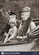 La Principessa Elisabetta con i suoi nonni, George V e la regina Mary ...