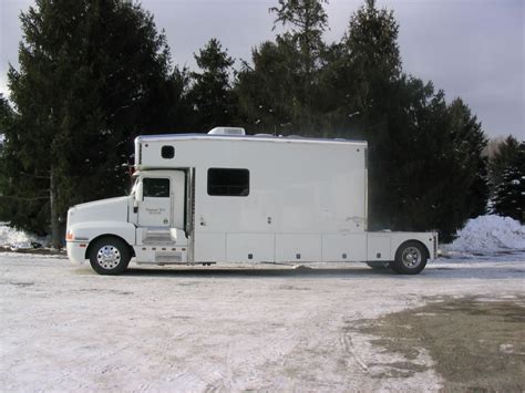 2004 United Specialties Kenworth T600 Re16 Totorhome For Sale