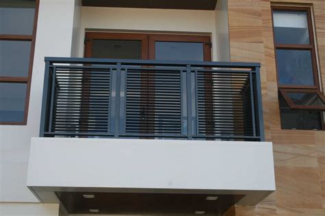 In a very modern and simple facade that combines interesting materials, the railing of the terrace has to complement the design. Front Balcony Steel Grill Design | Balcony grill design ...