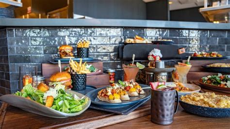 Fireside | Dining | Great Wolf Lodge Naples, FL