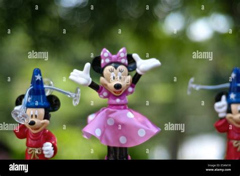 Minnie Mouse Disneys Animal Kingdom Stock Photo Alamy