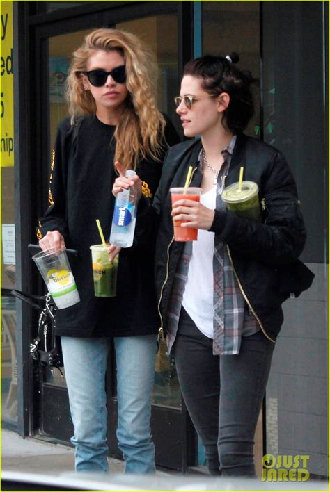 Photo Kristen Stewart New Girlfriend Stella Maxwell Grab Smoothies In La 07 Photo 3836709