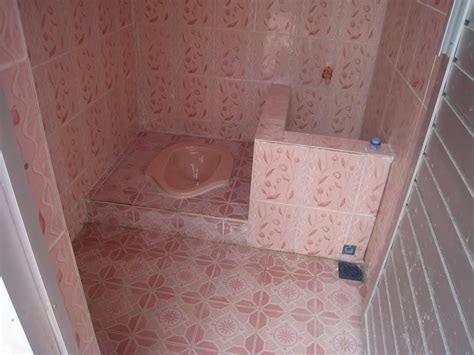 Sedang mencari inspirasi desain kamar mandi sederhana dan murah? Desain Kamar Mandi Sederhana Sekali | Gaya kamar mandi ...