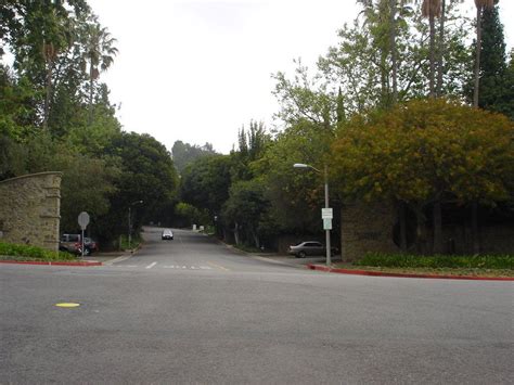 Subdivision Entrances Beverly Hills Ca Entrance To Trousdale