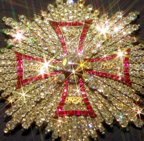 Police in dresden say the thieves behind the heist on the dresden green vault in eastern germany fled the scene in an audi. Grünes Gewölbe: Dresden hat Deutschlands beliebtestes ...