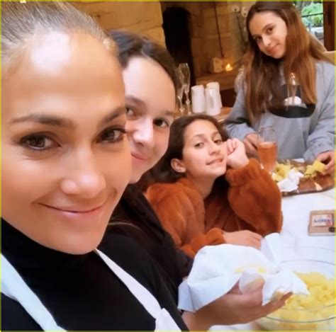 Jennifer Lopez And Alex Rodriguez Cook Up Thanksgiving Dinner With Their
