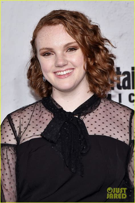 Photo Shannon Purser Surprises Stranger Things Cast At Comic Con 02 Photo 3932990 Just Jared