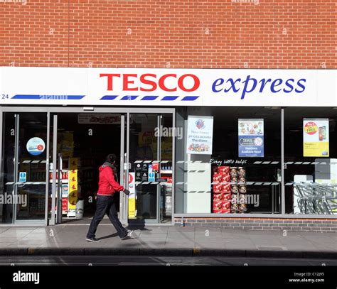 Tesco Express Hi Res Stock Photography And Images Alamy