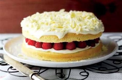 Have you heard about low calorie desserts? White chocolate cake | low fat desserts | Weight Watchers recipes recipe - goodtoknow