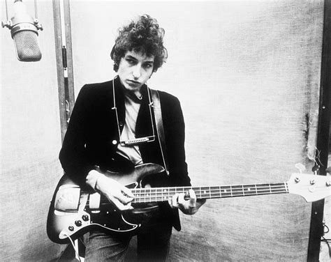 Ladies and gentlemen — columbia recording artist bob dylan! Beatles: Why Bob Dylan Said 'Yesterday' & 'Michelle' Are ...