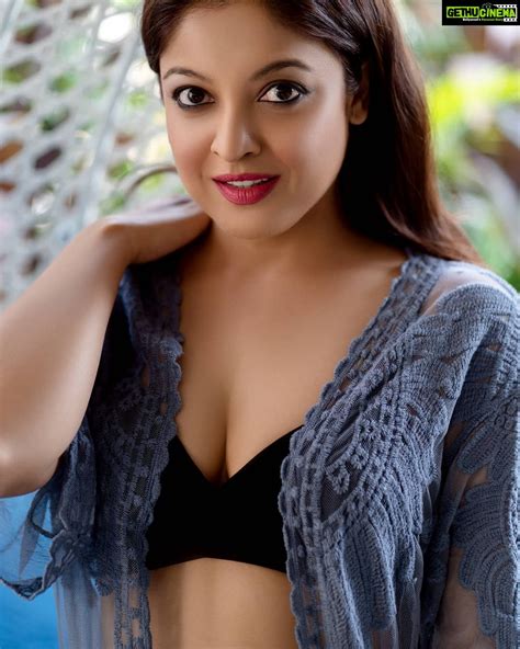 Actress Tanushree Dutta Hd Photos And Wallpapers April Gethu Cinema