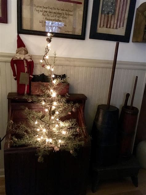 Christmas tree in woodbox  Primitive christmas decorating, Primitive