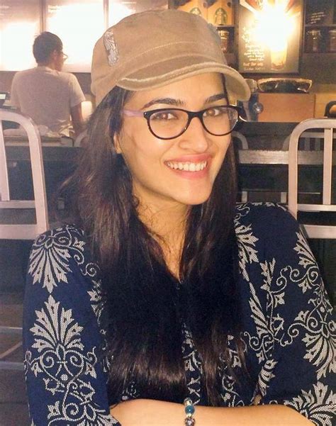 Geeky And Gorgeous Bollywood Actresses Who Rock Nerdy Glasses