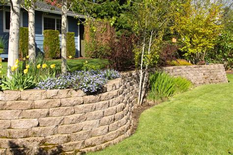 How to change garden levels. 50 Backyard Retaining Wall Ideas and Terraced Gardens (Photos) - Home Stratosphere