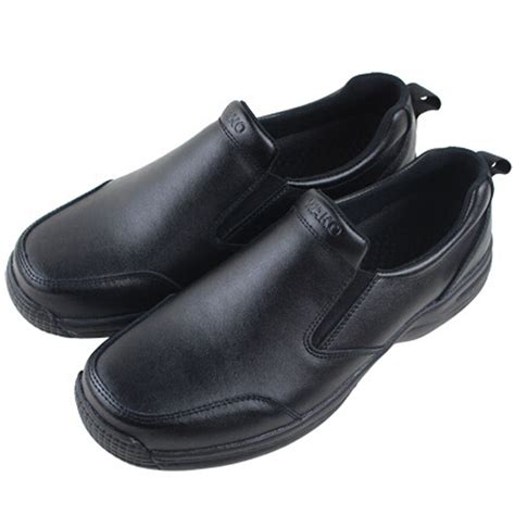 Their commitment to comfort and functions can be immediately felt as soon as you put on a pair of their sandals or shoes. WAKO Mens Leather Chef Shoes Kitchen Nonslip Shoes Safety ...