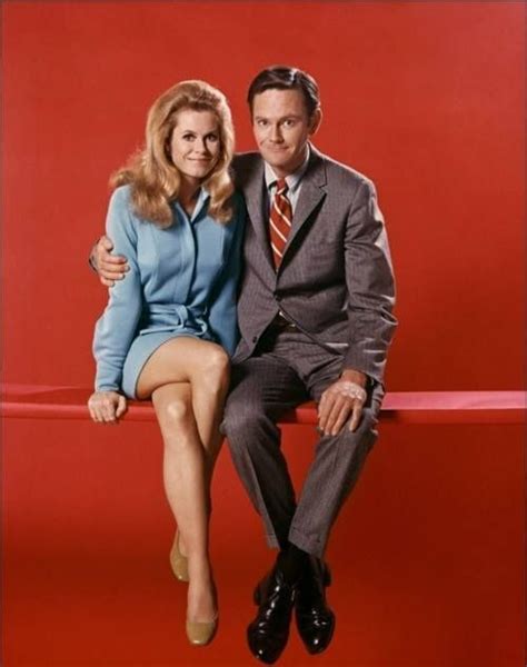 Elizabeth Montgomery And Dick Sargent In Bewitched Via Cinema Classico On Facebook Actresses