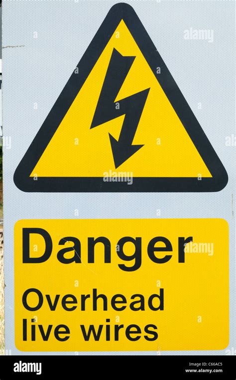 Danger Live Wires Sign Hi Res Stock Photography And Images Alamy