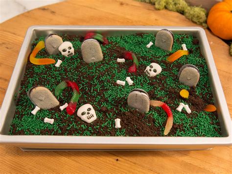 Food network star kids winner amber kelley tops off the party by sharing her sweet candy fondue. Piece of Cake Halloween Party | The Kitchen: Food Network ...