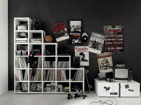 The punk giant's bed is a filthy mattress on the floor. 20 Punk Rock Bedroom Ideas | HomeMydesign