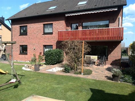Hier lässt es sich wohnen! Sanierte Einliegerwohnung mit riesigem Garten in ...