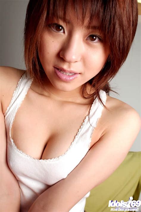 Jolie Fille Japonaise Posant Nue Sur Son Lit Photos Porno Photos Xxx Images Sexe 2878563 Pictoa