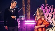 Kelly Clarkson & Brett Eldredge - Under The Mistletoe (...When ...