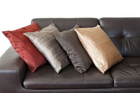 How To Choose Throw Pillows For Your Brown Couch Homenish