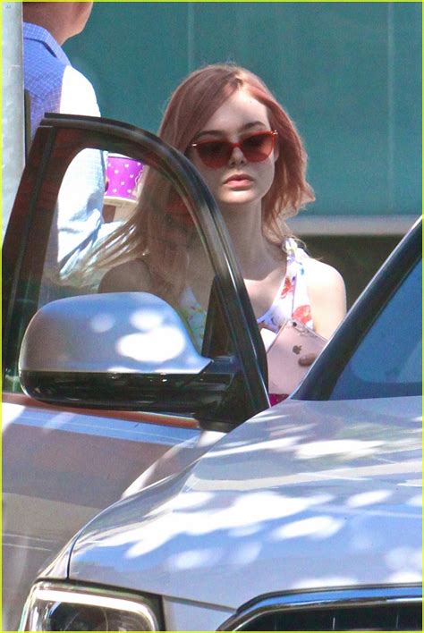 Elle Fanning Debuts New Pink Hair Color Photo 3704836 Elle Fanning Pictures Just Jared