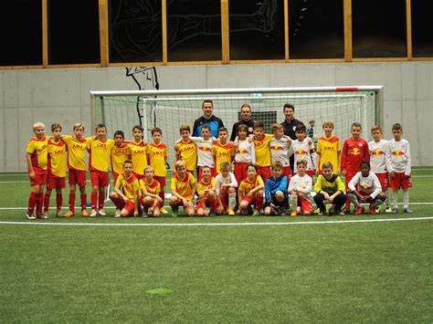 Maybe you would like to learn more about one of these? U12-Kader des NWZ Traunsee besuchte Red Bull Salzburg ...
