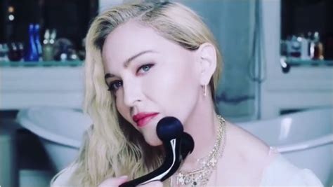Fãs De Madonna Confundem Esfoliador Com Sex Toy Por Causa De Formato