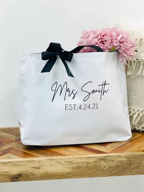 50 Best Morning of the Wedding Gifts for the Bride the Day-Of