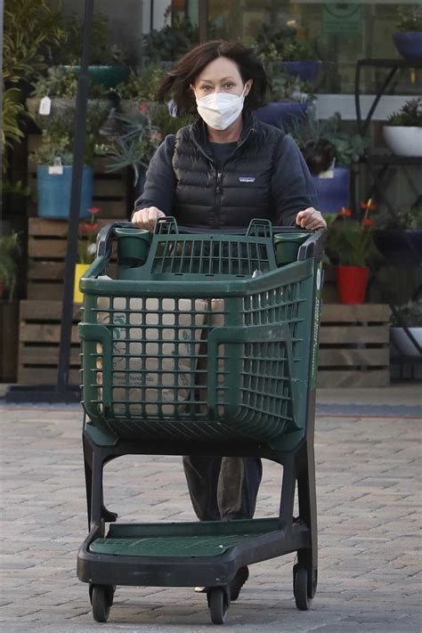 The smaller navel oranges have been about 100% perfect for a couple… more. Shannen Doherty in a Protective Mask Goes Grocery Shopping ...