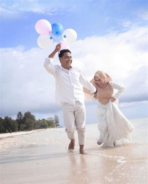 Prewedding at pantai goa china, malang. 15+ Foto Prewedding Kekinian: Unik/Islami/Casual/Romantis