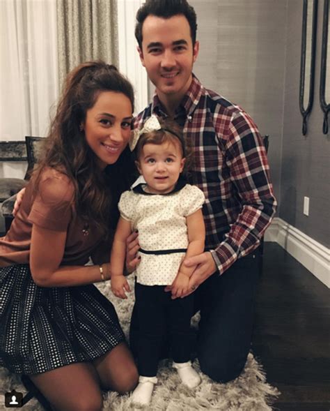 Kevin Jonas Daughter Alena Rose 1 Rocks Out To The Jonas Brothers In Adorable Video E News