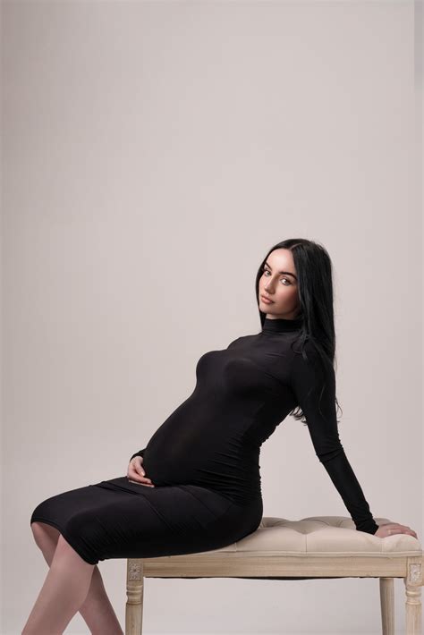 Madeleine Maternity Shoot Evernew Studio