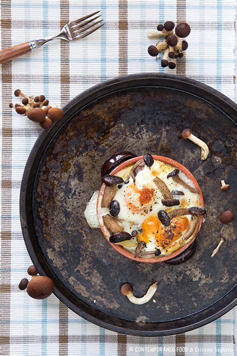 Rimuovere con attenzione i tuorli e metterli nel boccale. Uova in cocotte con funghi: il tuo pranzo light facile e ...