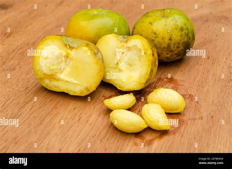 White Sapote And Seeds Stock Photo Alamy