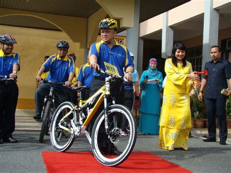 Institut penyiaran tun abdul razak. Perlisku: Raja Muda Perlis berbasikal