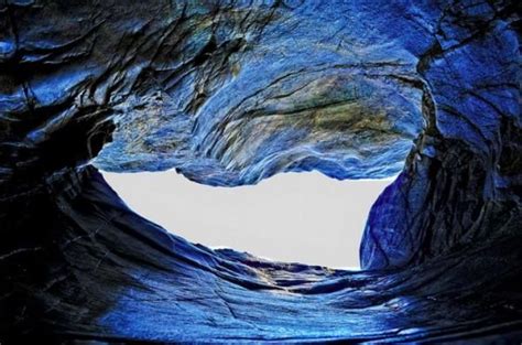Heart Shaped Cave In Southern Indian Hoganekel Water Caves Blue Hue