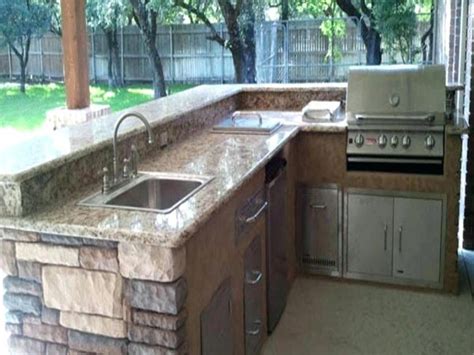 Preparation space, 36 pellet grill, 21 outdoor refrigerator, 36 single access drawer, proprietary concrete island frame, and. How To Build A Bbq Island Cinder Block ...