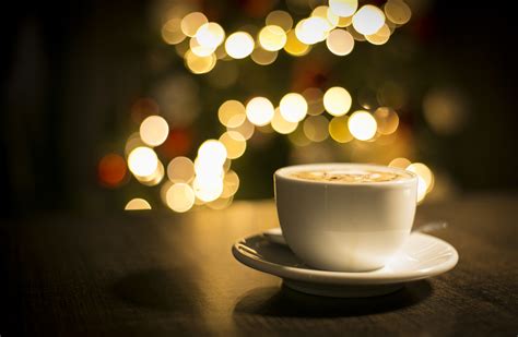 무료 이미지 얼굴 기분 좋은 보케 등 휴일 뜨거운 따뜻한 표 음주 마실 것 겨울 커피 컵 빛 조명 마시는 것 찻잔 정물 식기류 단맛