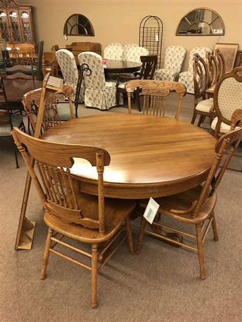 Round Oak Table W4 Chairs Delmarva Furniture Consignment