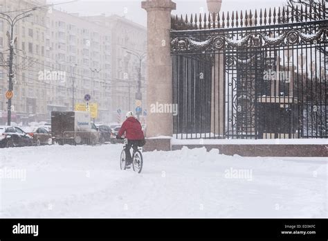Moscow Russia 25th December 2014 Weather Heavy Snowstorm In Stock