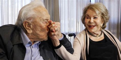 Murió Anne Douglas Viuda De Kirk A Los 102 Años El Frontal