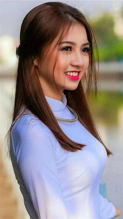 Magnificent Vietnamese Teen Girl Wearing White áo Dài Tradional National Garment ความงาม