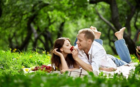 Romance Picnic With Your Girl Friend Green Grass Red Apple Wallpaper Hd