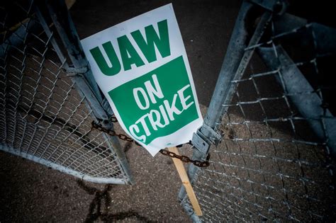 Uaw Strike Against Gm In Second Week Heres Your News Recap